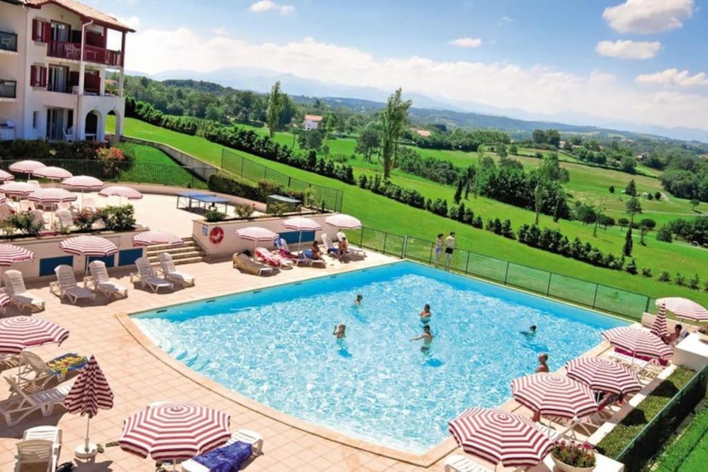 T1 Bis Avec Piscine Vue Golf Et Montagnes Apartment Arcangues Ngoại thất bức ảnh